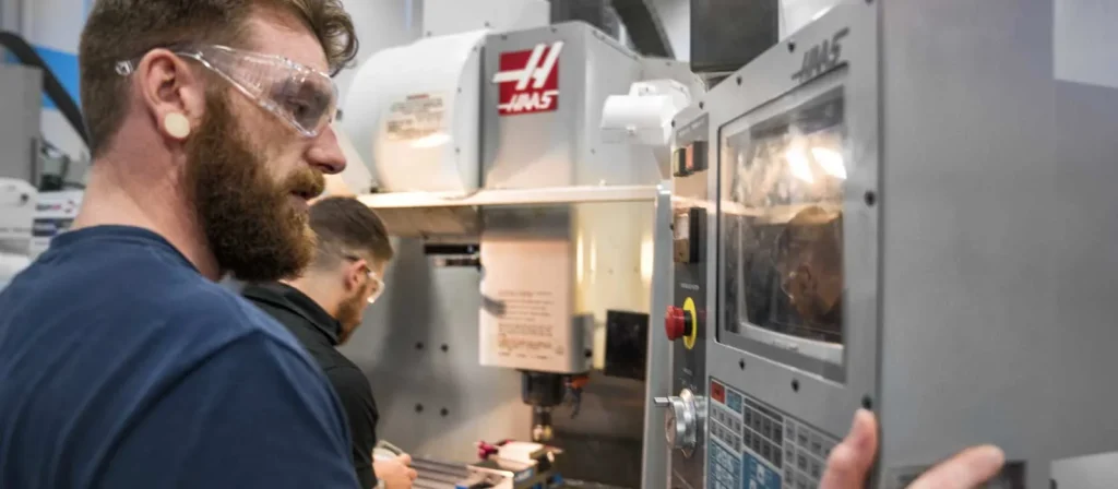 the difference between a cnc operators and a cnc machinist